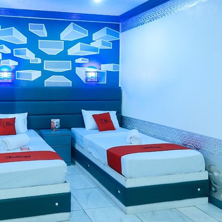 Reddoorz Plus @ Castle Chateau Iloilo Dış mekan fotoğraf