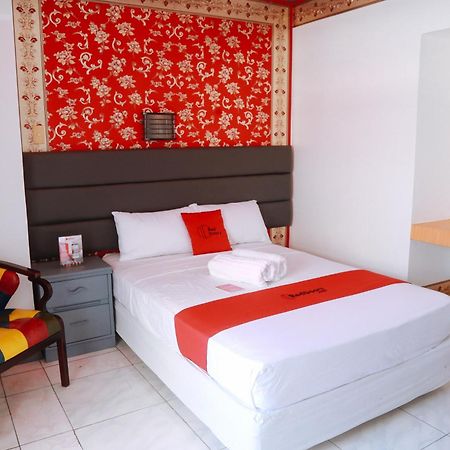 Reddoorz Plus @ Castle Chateau Iloilo Dış mekan fotoğraf
