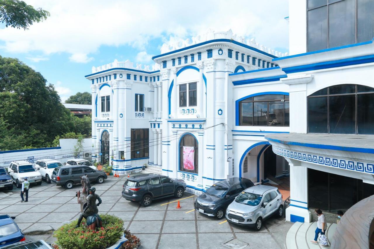 Reddoorz Plus @ Castle Chateau Iloilo Dış mekan fotoğraf
