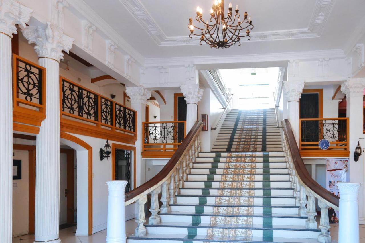 Reddoorz Plus @ Castle Chateau Iloilo Dış mekan fotoğraf