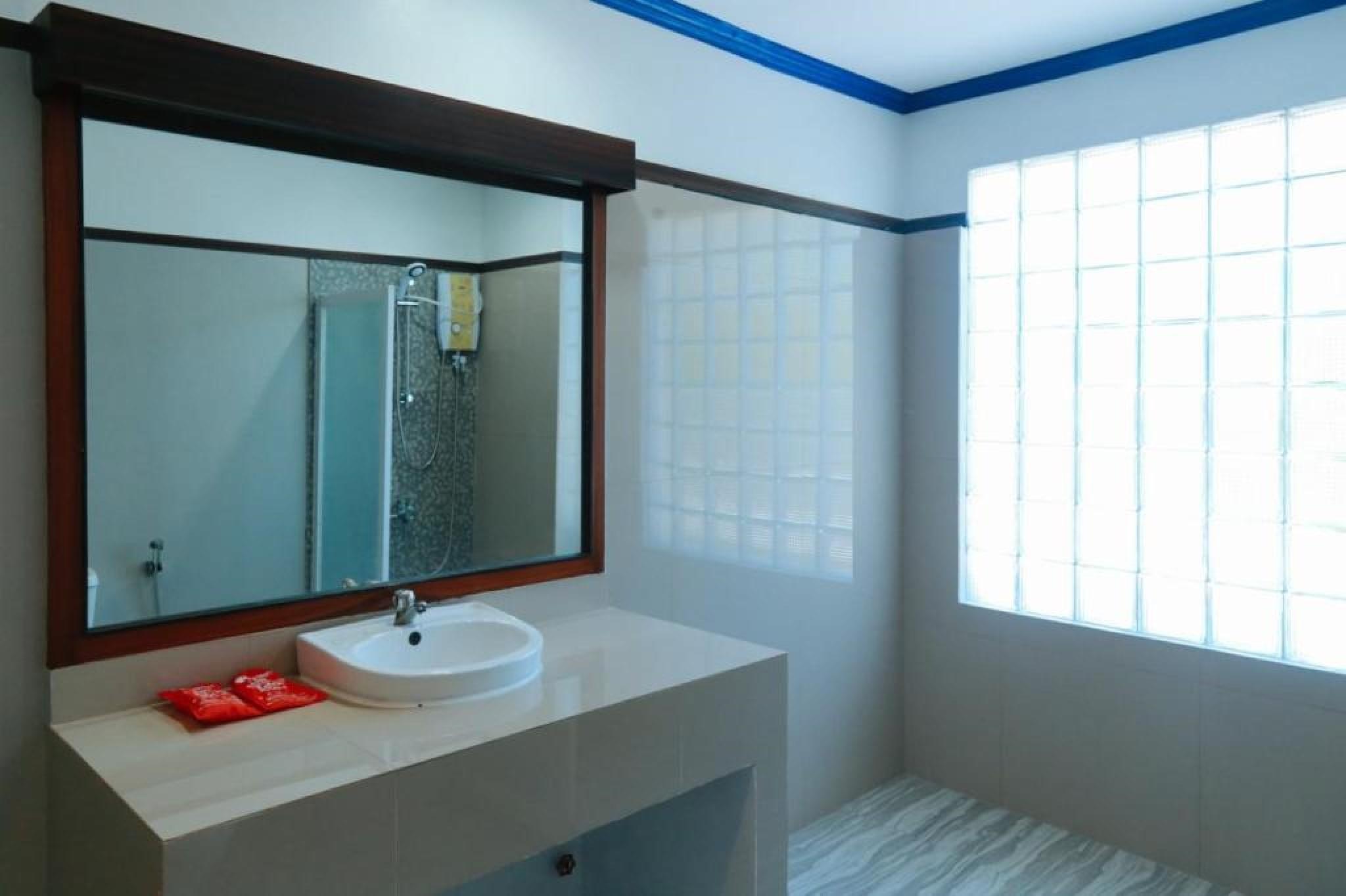 Reddoorz Plus @ Castle Chateau Iloilo Dış mekan fotoğraf